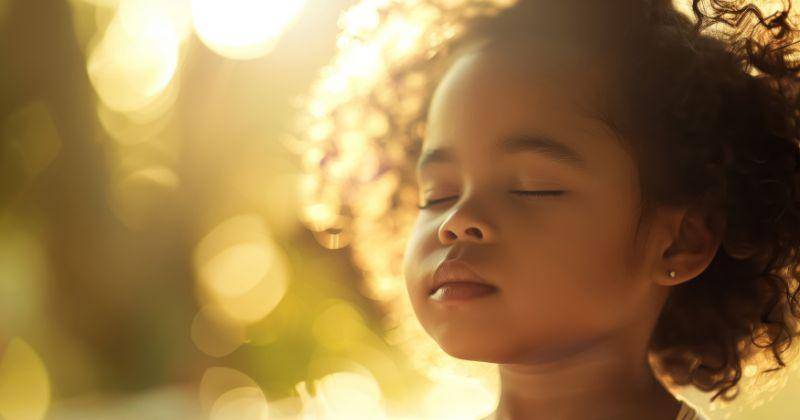 anak perempuan meditasi